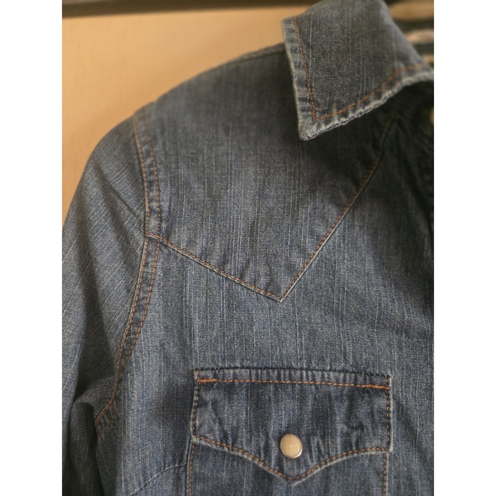 Levi's Womens Small Pearl Snap Western Shirt Blue Denim Chambray Cowgirl Pockets - Picture 3 of 8